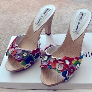 🌺💎Manolo Blahnik 🌼 Floral Suede Slides🌻💎